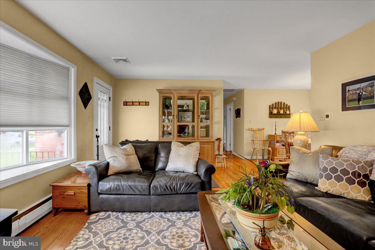 7 Vista Road Wyomissing, PA 19610 - Photo 3 of 41 Living Room - hardwood flooring