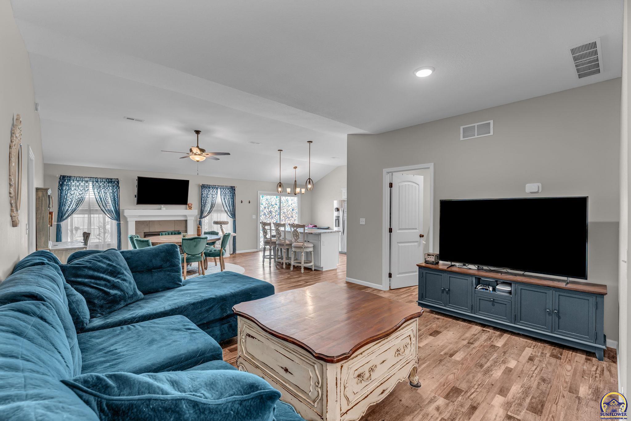 905 East Front Street Perry, KS 66073 - Photo 5 of 33