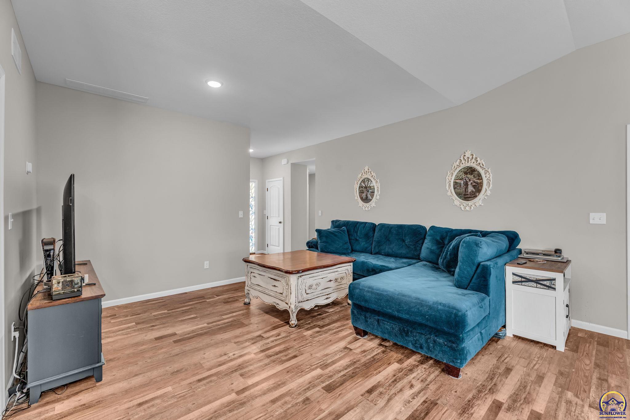 905 East Front Street Perry, KS 66073 - Photo 6 of 33