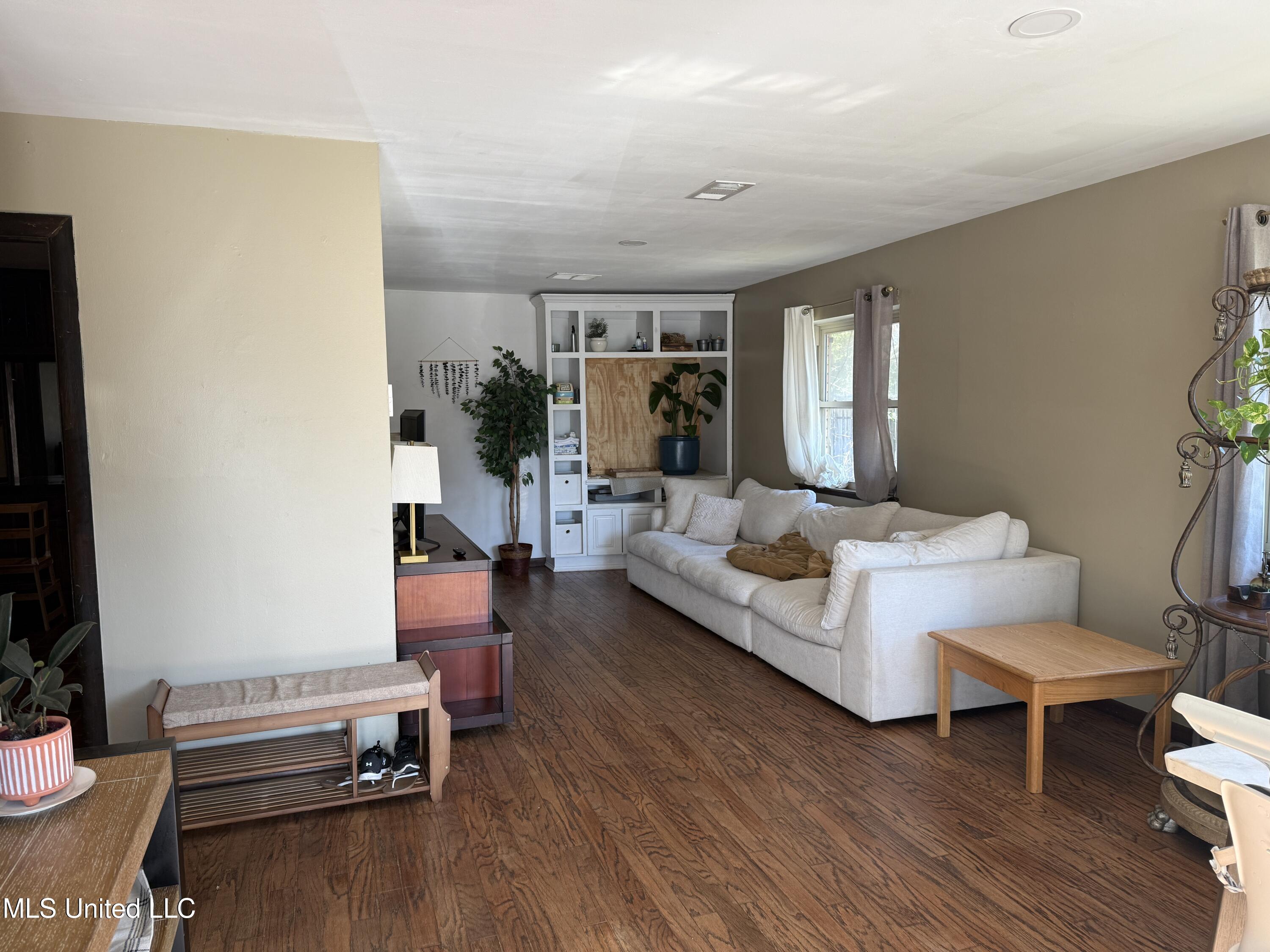 2213 North Street Gulfport, MS 39507 - Photo 4 of 33 IMG_0235