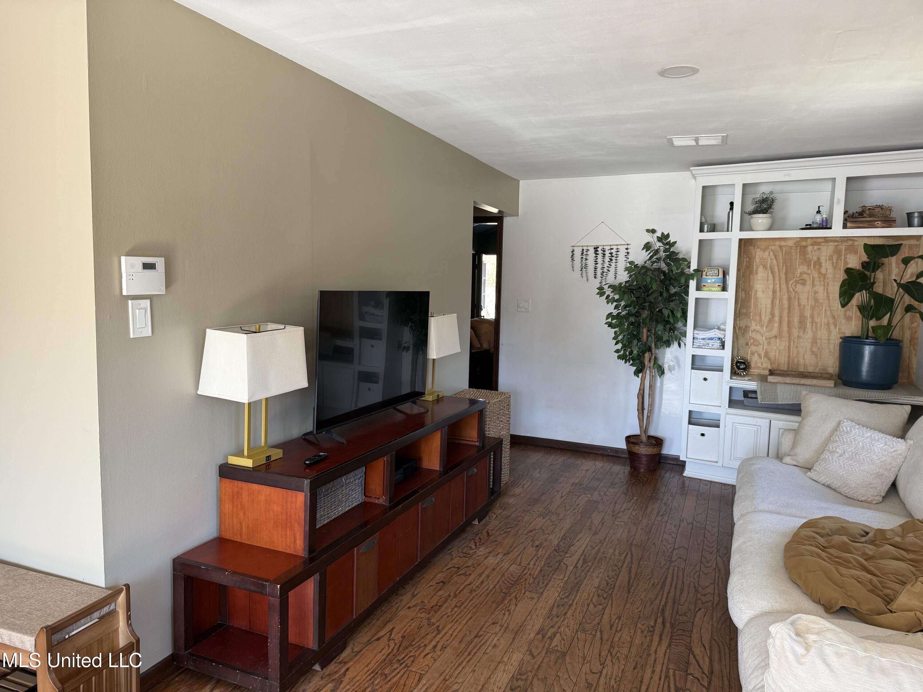 2213 North Street Gulfport, MS 39507 - Photo 5 of 33 IMG_0236