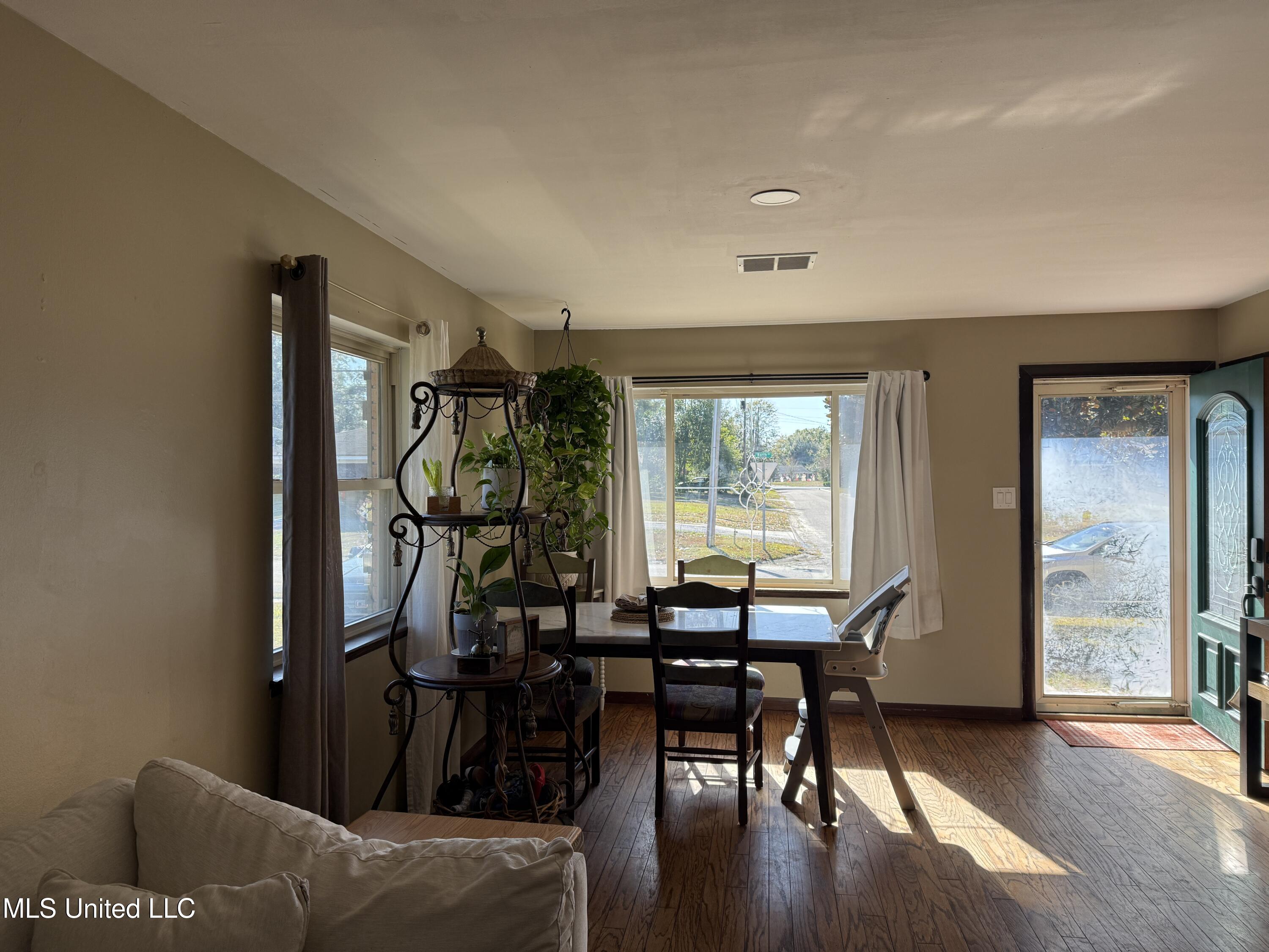 2213 North Street Gulfport, MS 39507 - Photo 6 of 33 IMG_0237