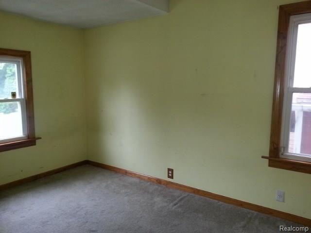 135 Oak Street River Rouge, MI 48218 - Photo 8 of 12 BEDROOM 2 (640x480) (2).jpg