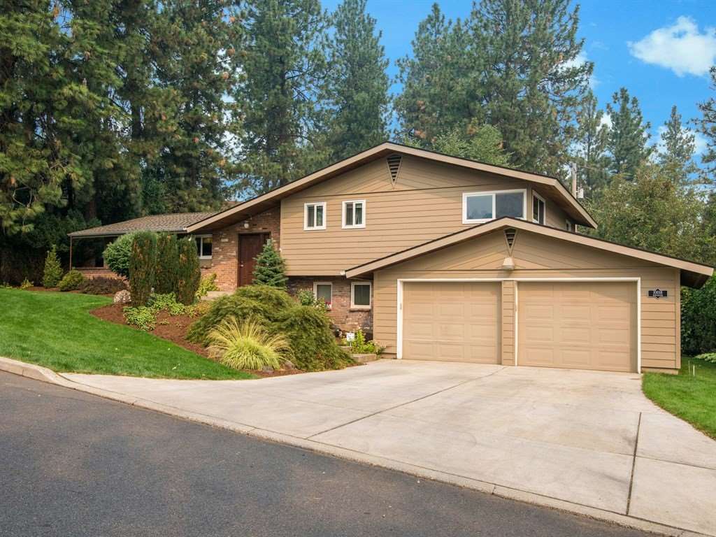 10018 North Huntington Road Spokane, WA 99218 - Photo 2 of 20