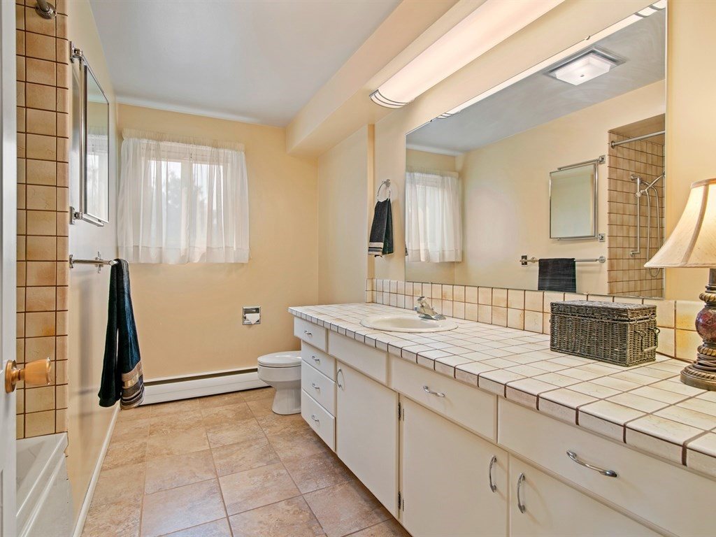 10018 North Huntington Road Spokane, WA 99218 - Photo 13 of 20