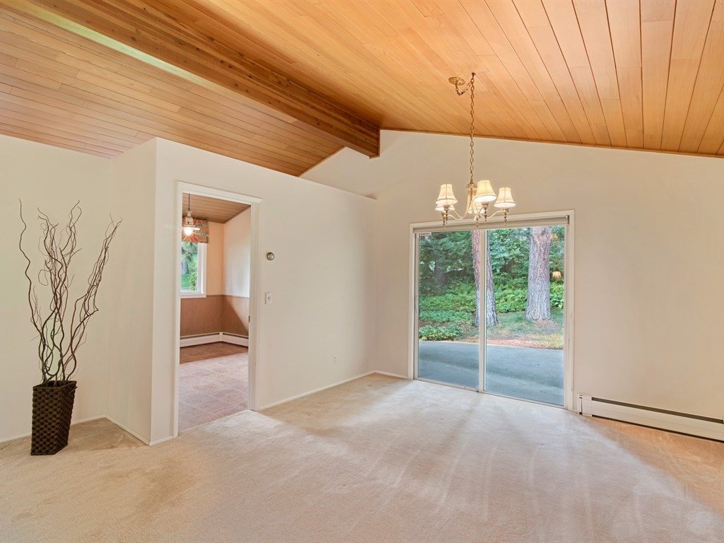 10018 North Huntington Road Spokane, WA 99218 - Photo 6 of 20