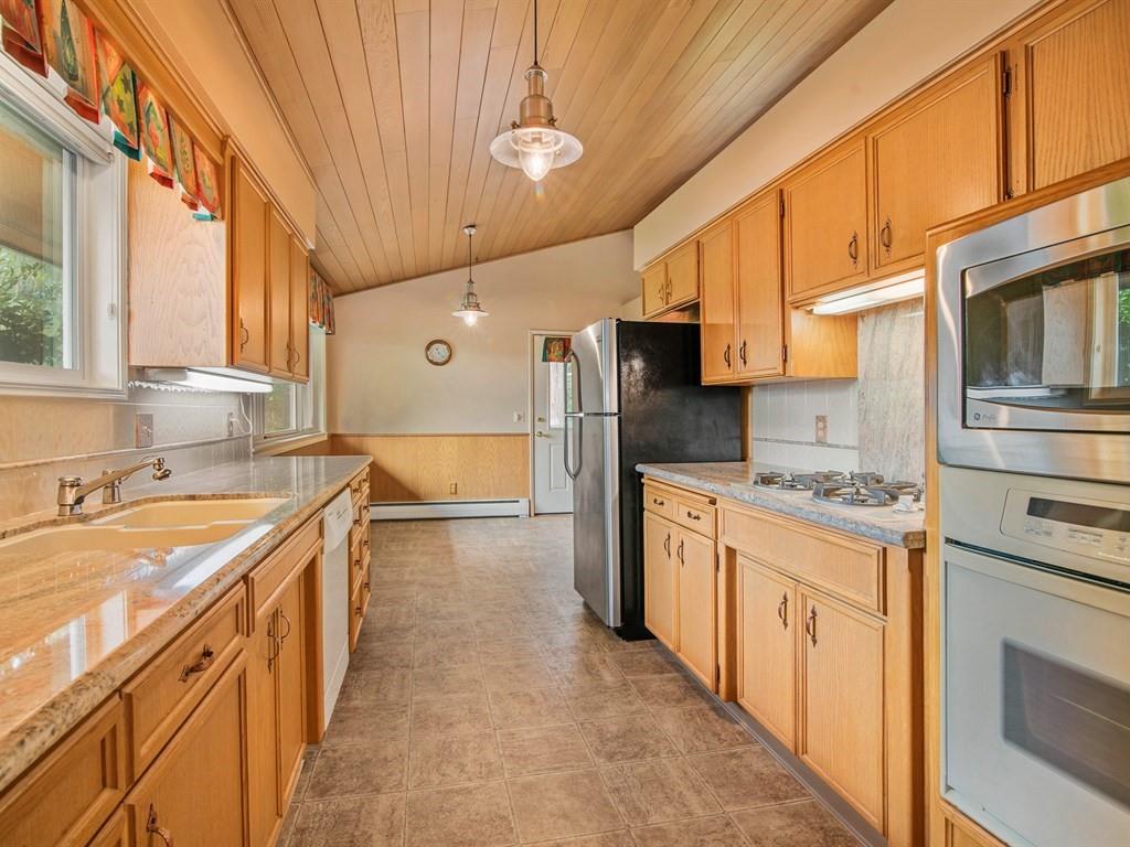 10018 North Huntington Road Spokane, WA 99218 - Photo 8 of 20