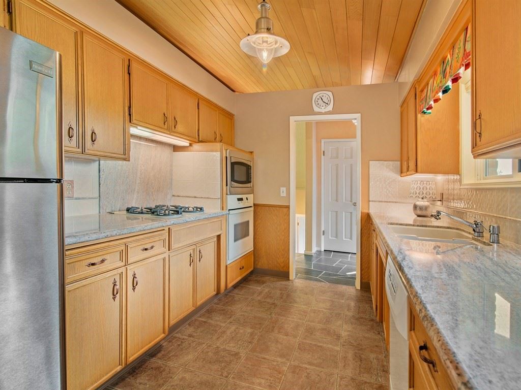 10018 North Huntington Road Spokane, WA 99218 - Photo 9 of 20