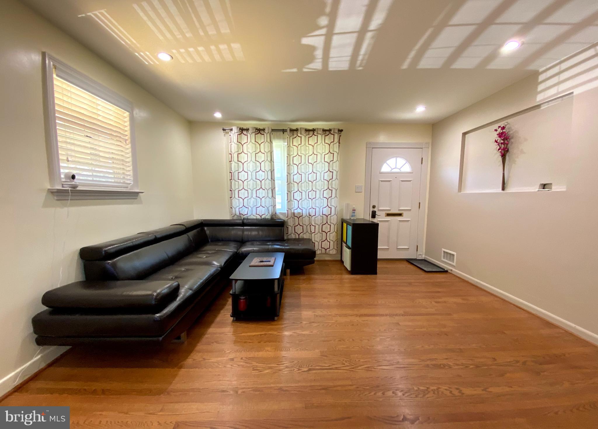 12007 Rocking Horse Road Rockville, MD 20852 - Photo 5 of 35 Living Room