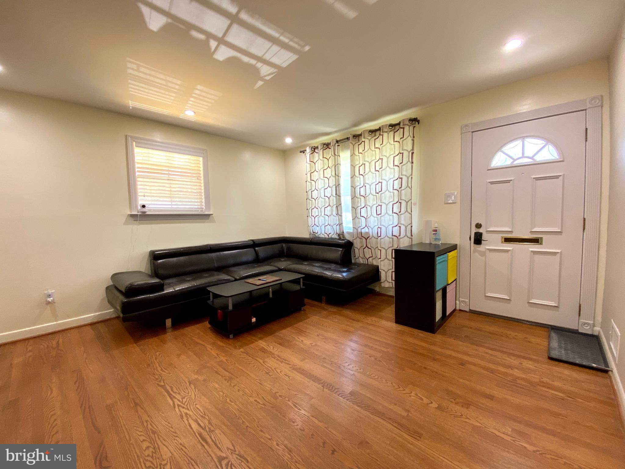 12007 Rocking Horse Road Rockville, MD 20852 - Photo 6 of 35 Living Room