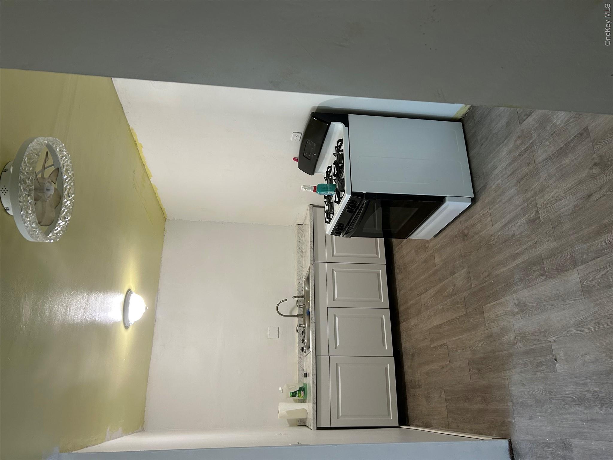 3121 Middletown Road, Unit 1G Bronx, NY 10461 - Photo 13 of 19 a view of a room with two washing machine