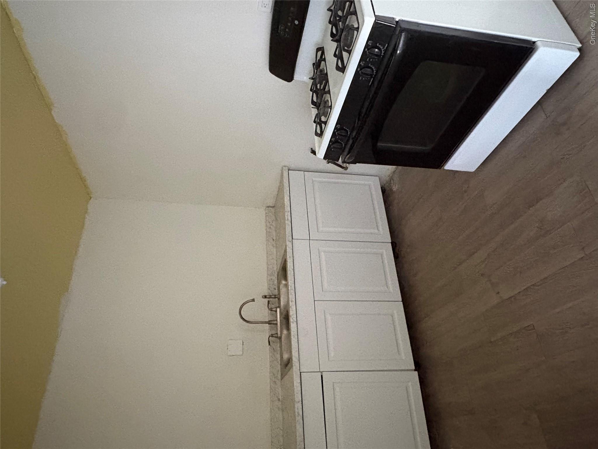 3121 Middletown Road, Unit 1G Bronx, NY 10461 - Photo 14 of 19 a stove top oven sitting inside of a kitchen