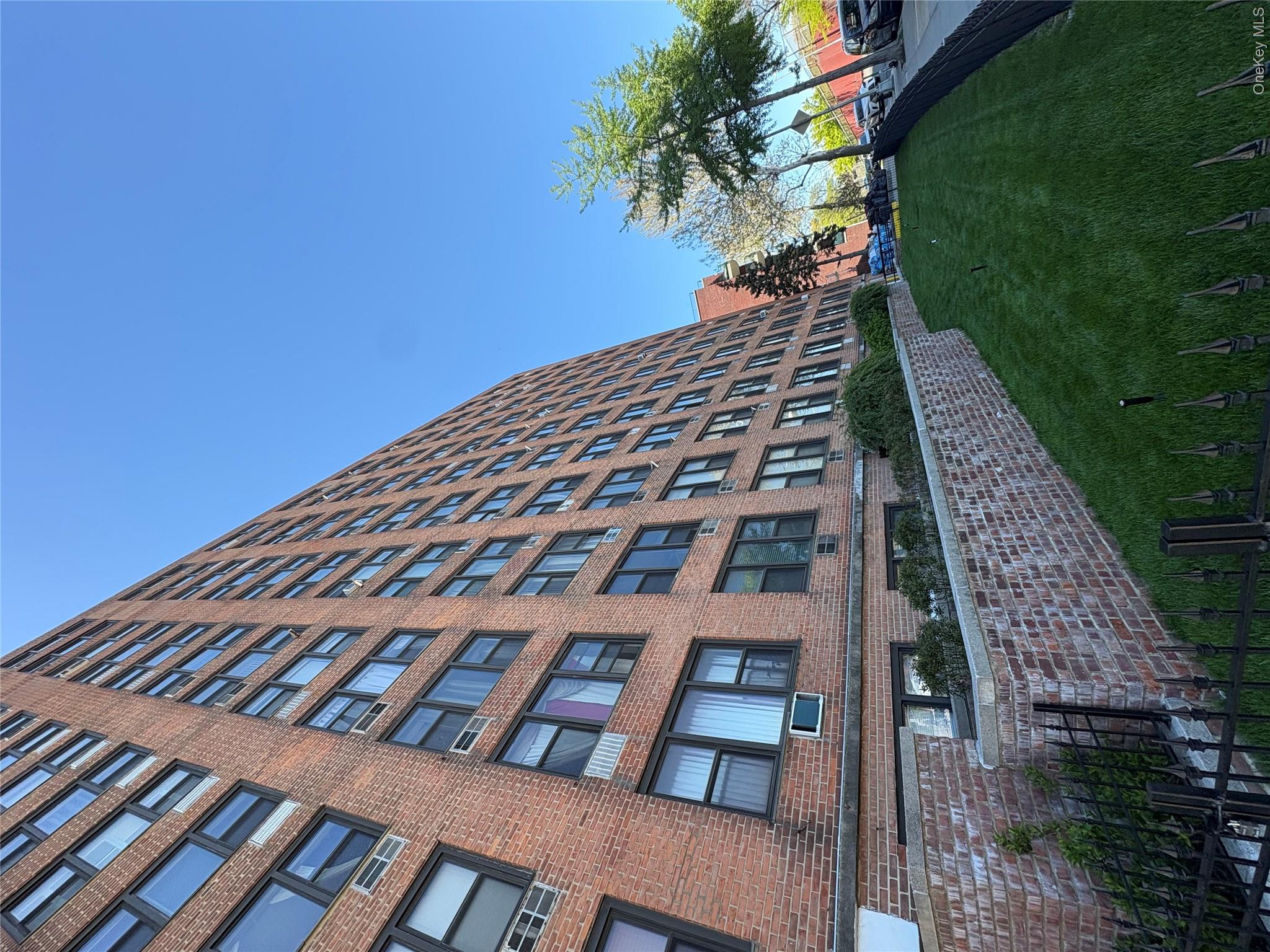 3121 Middletown Road, Unit 1G Bronx, NY 10461 - Photo 3 of 19 a view of a building