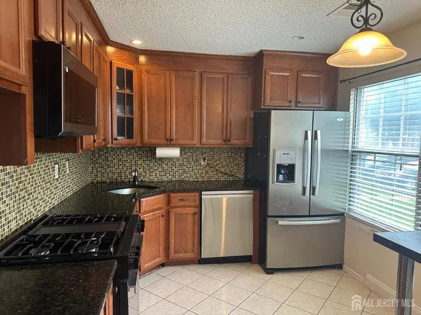 $469,000 | 13 Albury Way, North Brunswick, NJ 08902