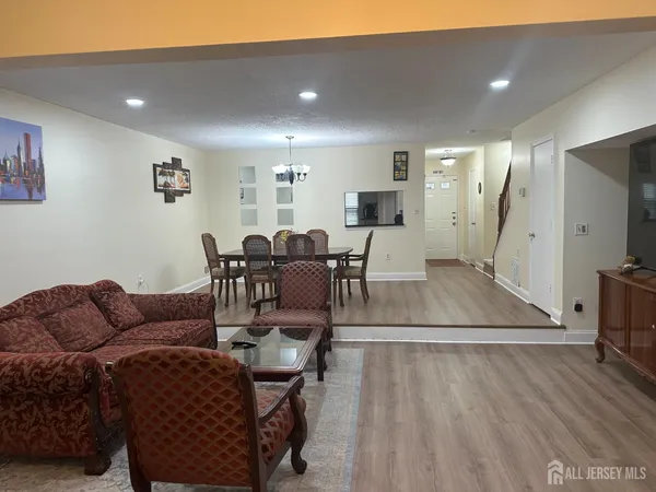 $469,000 | 13 Albury Way, North Brunswick, NJ 08902