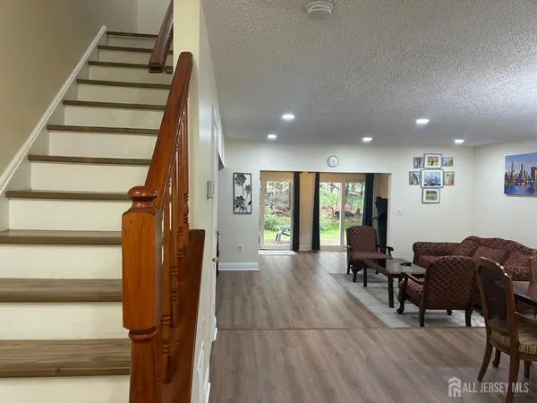 $469,000 | 13 Albury Way, North Brunswick, NJ 08902