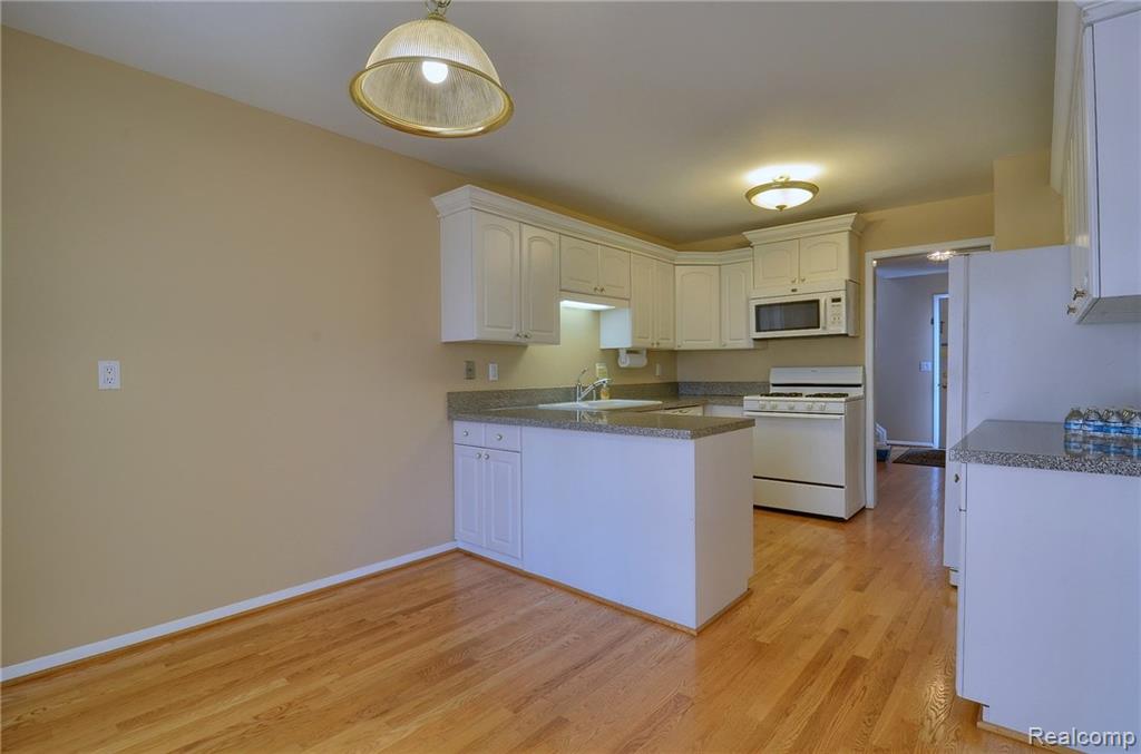 1215 Candlestick Lane Rochester Hills, MI 48306 - Photo 15 of 24