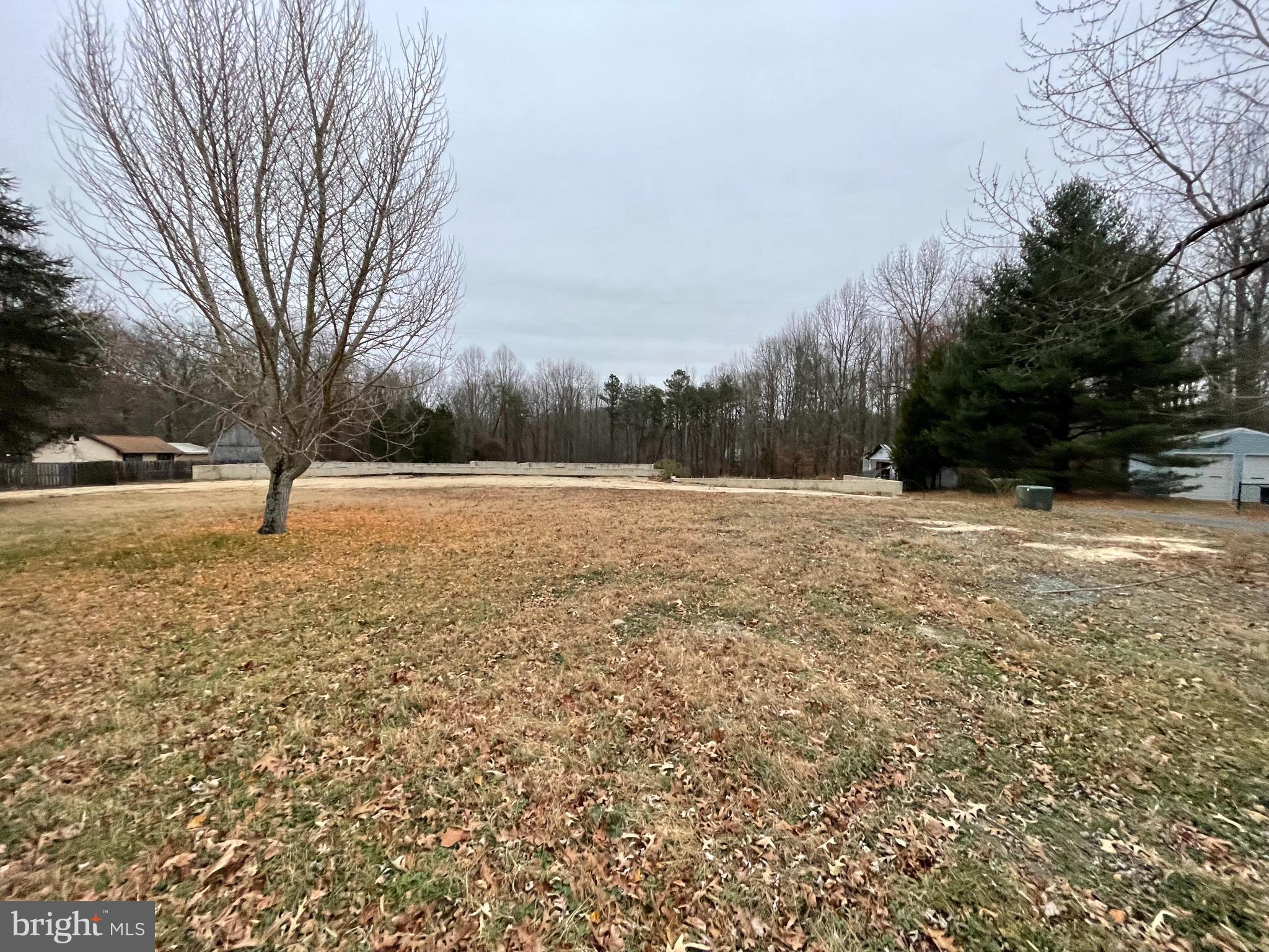 3875 Hunting Creek Road Huntingtown, MD 20639 - Photo 3 of 15 Large flat front yard!