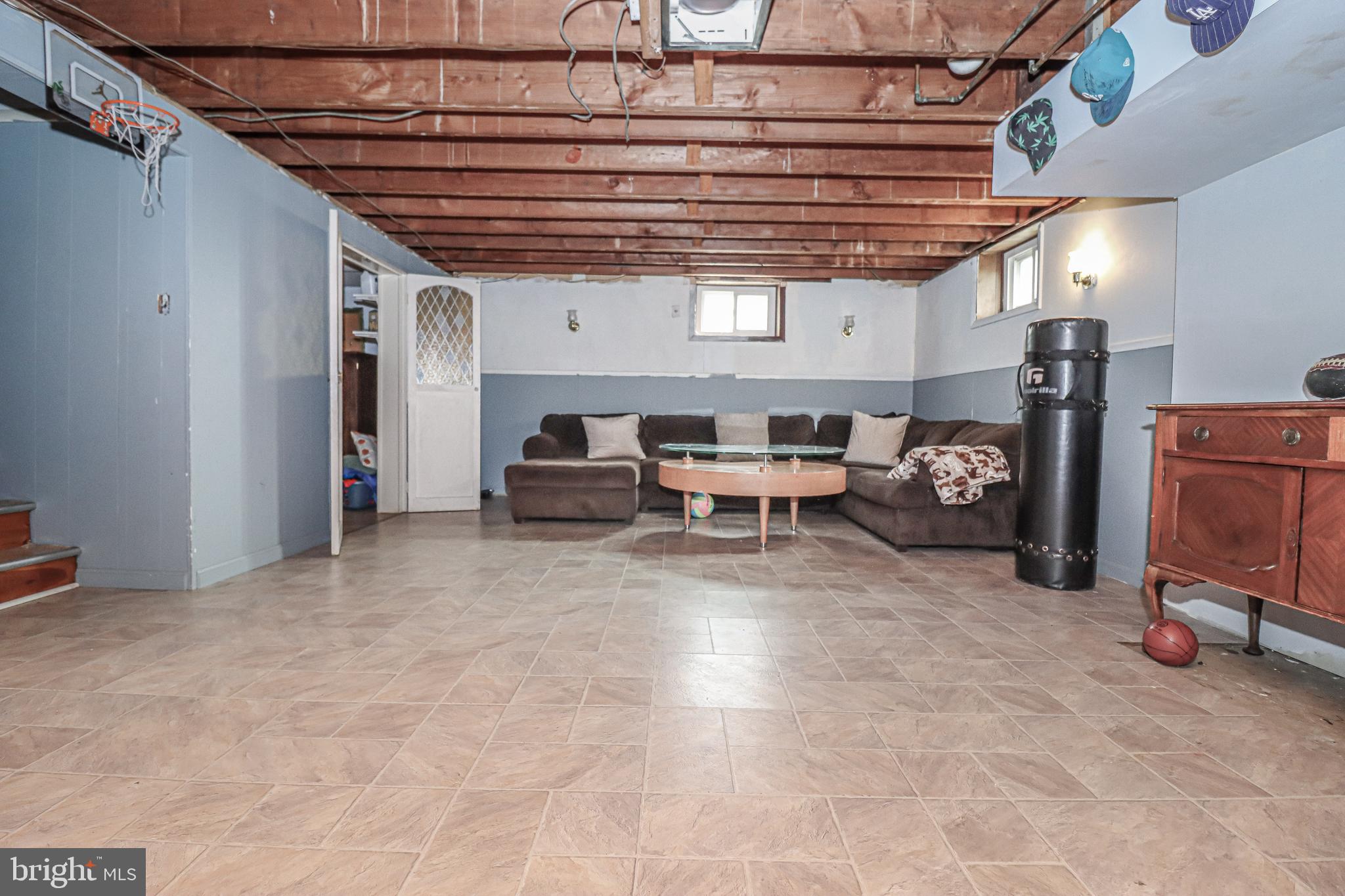 209 Chelsea Road Pasadena, MD 21122 - Photo 20 of 32 Roomy Family Room