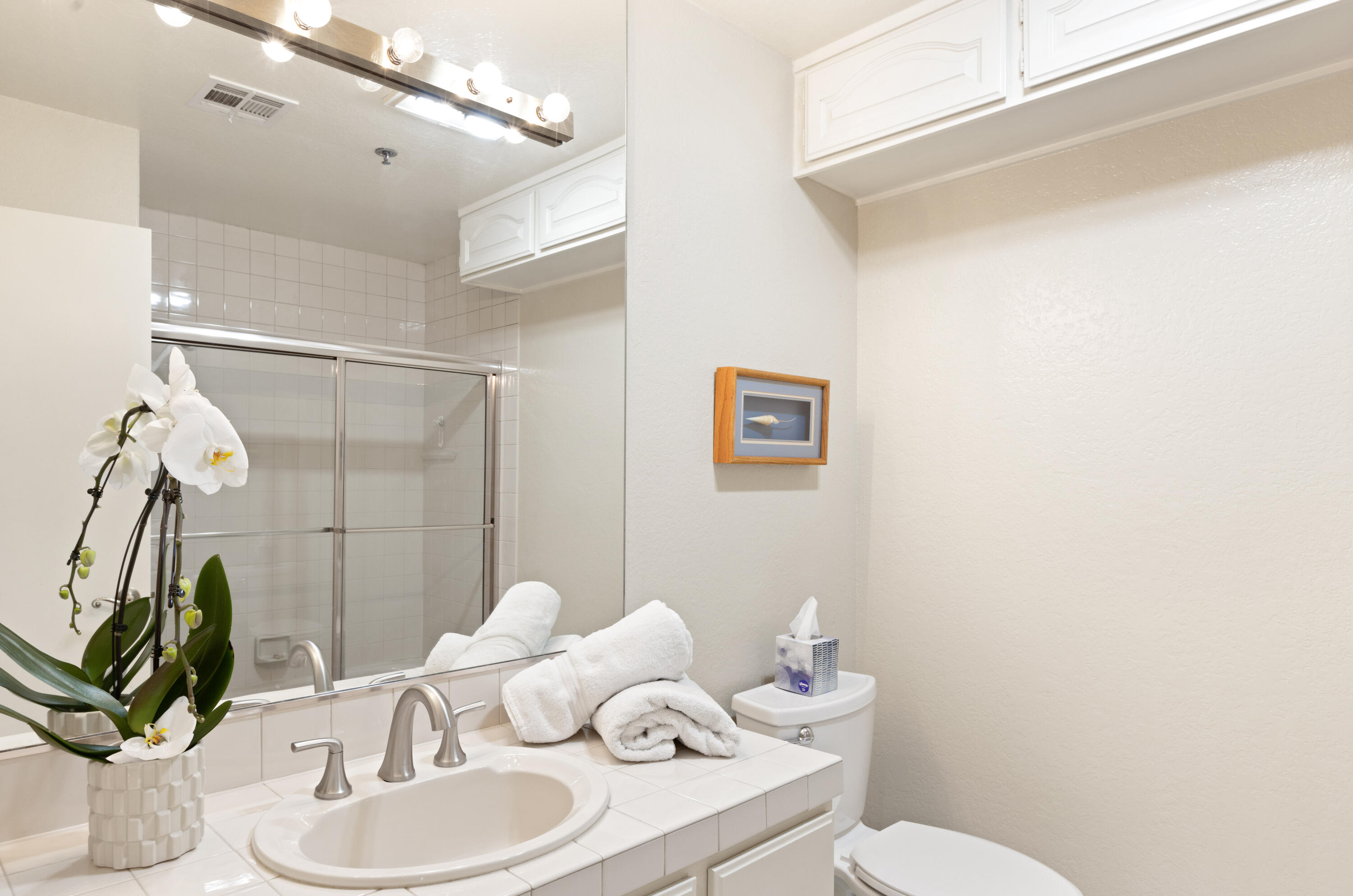 500 East Amado Road, Unit 613 Palm Springs, CA 92262 - Photo 8 of 28 a bathroom with a toilet sink and mirror