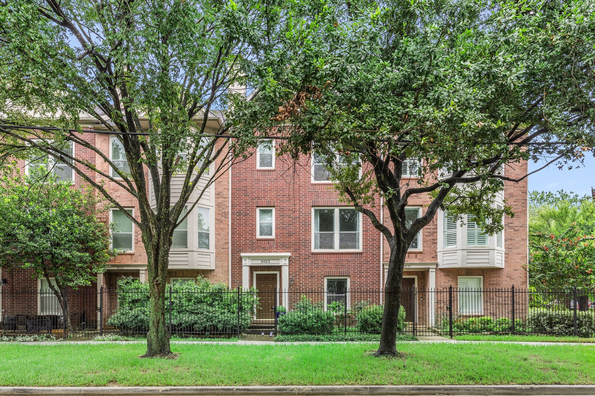 3023 Austin Street Houston, TX 77004 - Photo 2 of 26 Wonderful 3 story TH in gated community