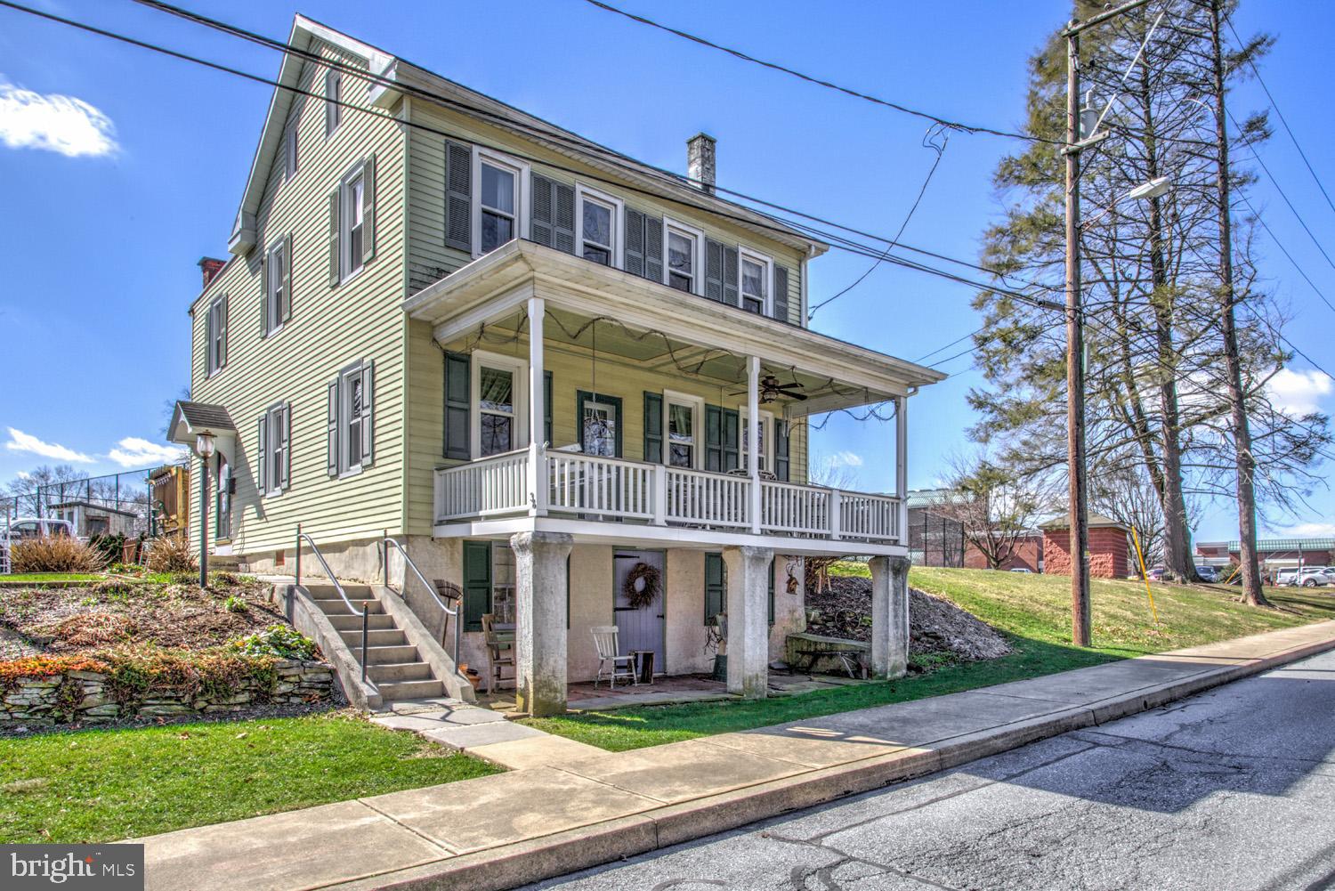 36 Maple Street Lititz, PA 17543 - Photo 3 of 49