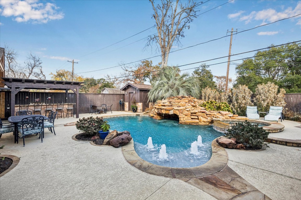1502 Adkins Road Houston, TX 77055 - Photo 30 of 35 a outdoor living space with furniture and a potted plants