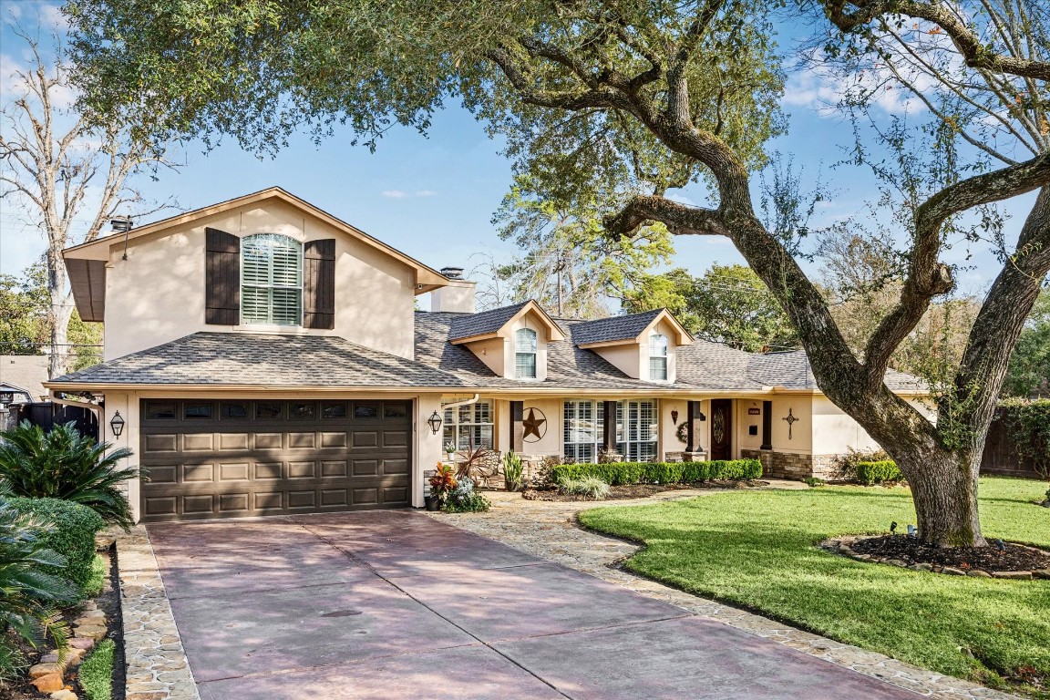 1502 Adkins Road Houston, TX 77055 - Photo 31 of 35 a front view of a house with yard and green space