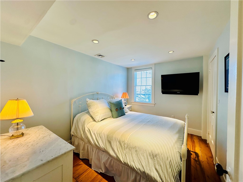 70 Mill Street Newport, RI 02840 - Photo 33 of 50 Guest bedroom (2) off hallway with study.