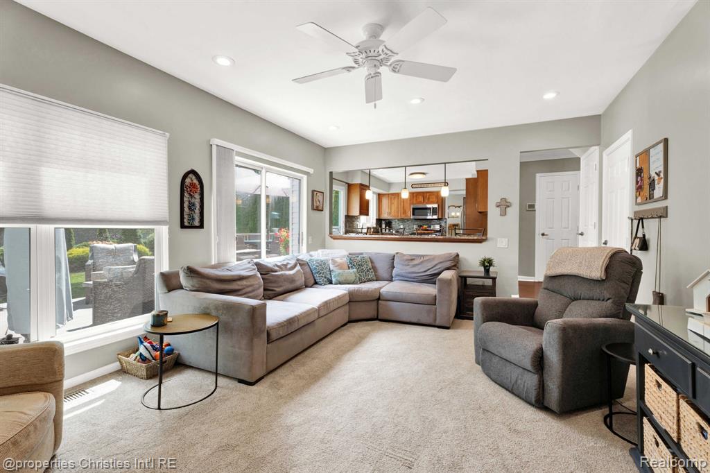 642 Whitney Drive Rochester Hills, MI 48307 - Photo 17 of 39