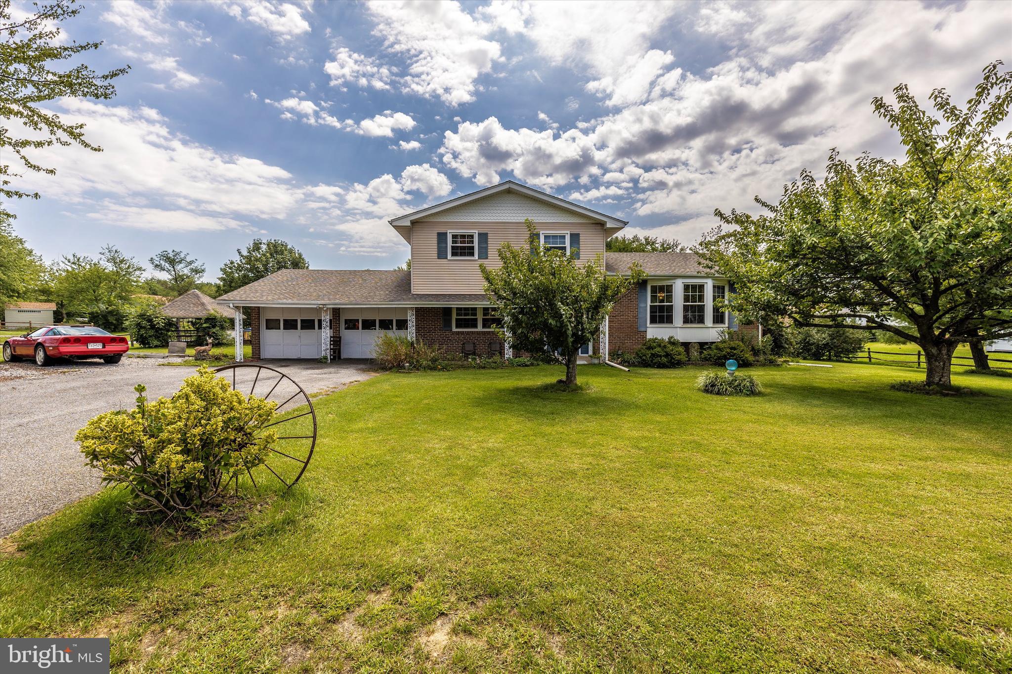 6795 Ruhland Drive Frederick, MD 21702 - Photo 11 of 36 Lots of parking!! Check out the oversize garage!