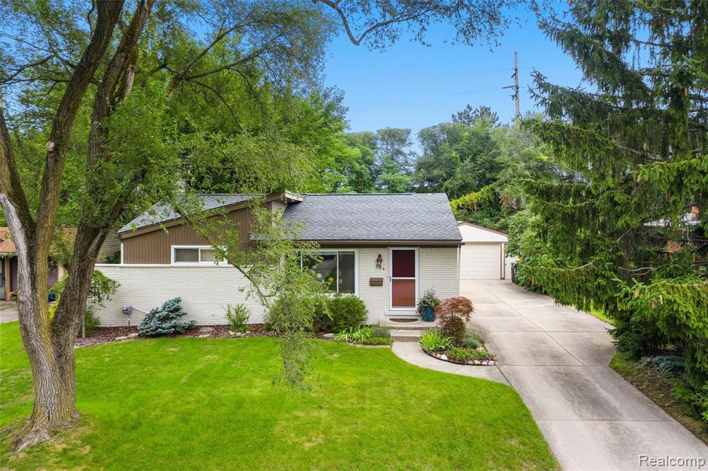 304 Thalia Avenue Rochester Hills, MI 48307 - Photo 3 of 28