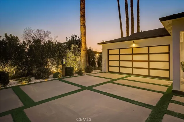 $1,374,900 | 8161 Encino Avenue, Northridge, CA 91325