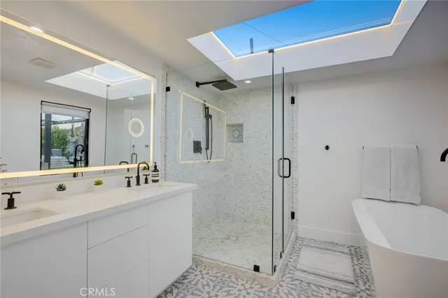 $1,374,900 | 8161 Encino Avenue, Northridge, CA 91325