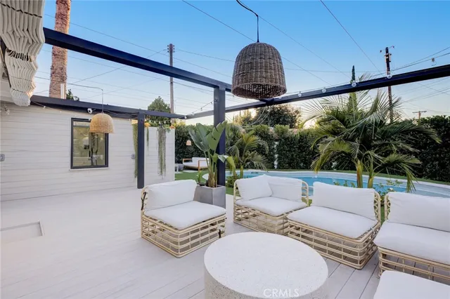 $1,374,900 | 8161 Encino Avenue, Northridge, CA 91325