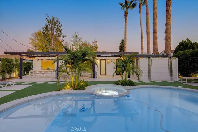 $1,374,900 | 8161 Encino Avenue, Northridge, CA 91325