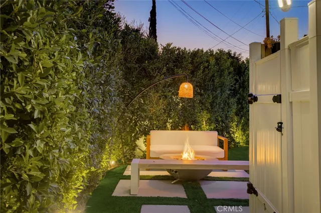 $1,374,900 | 8161 Encino Avenue, Northridge, CA 91325