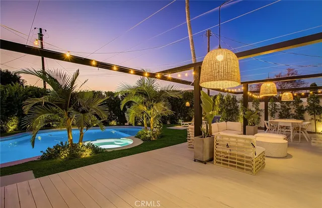 $1,374,900 | 8161 Encino Avenue, Northridge, CA 91325