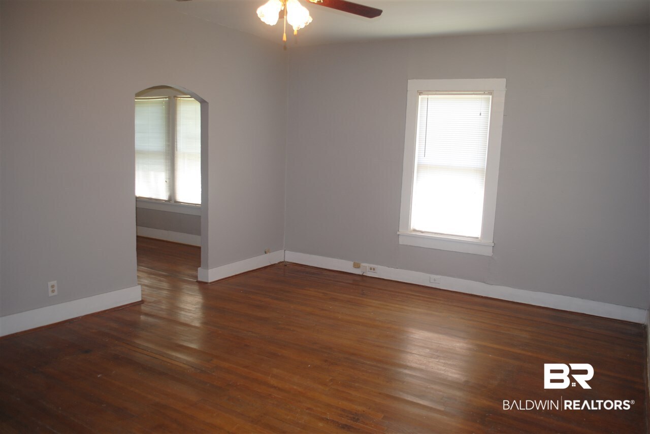2213 Weaver Road Mobile, AL 36605 - Photo 8 of 25