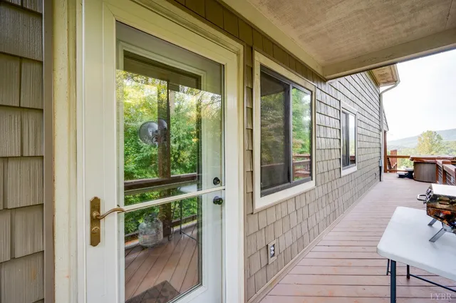 a view of a garden with a house