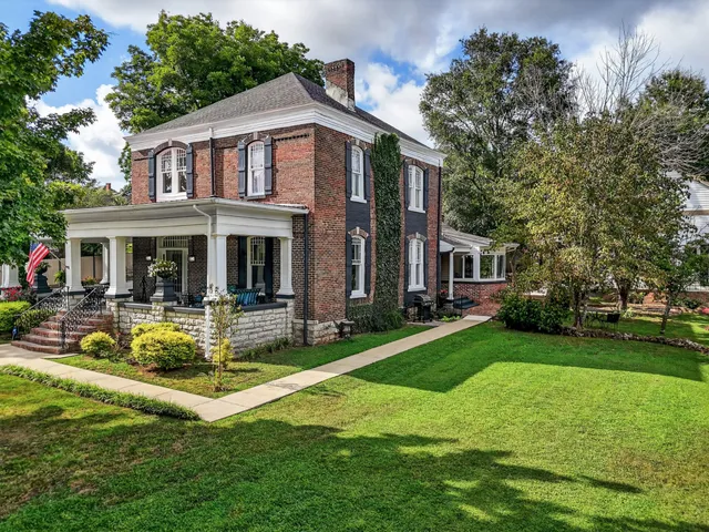 $990,000 | 404 Washington Street East, Fayetteville, TN 37334