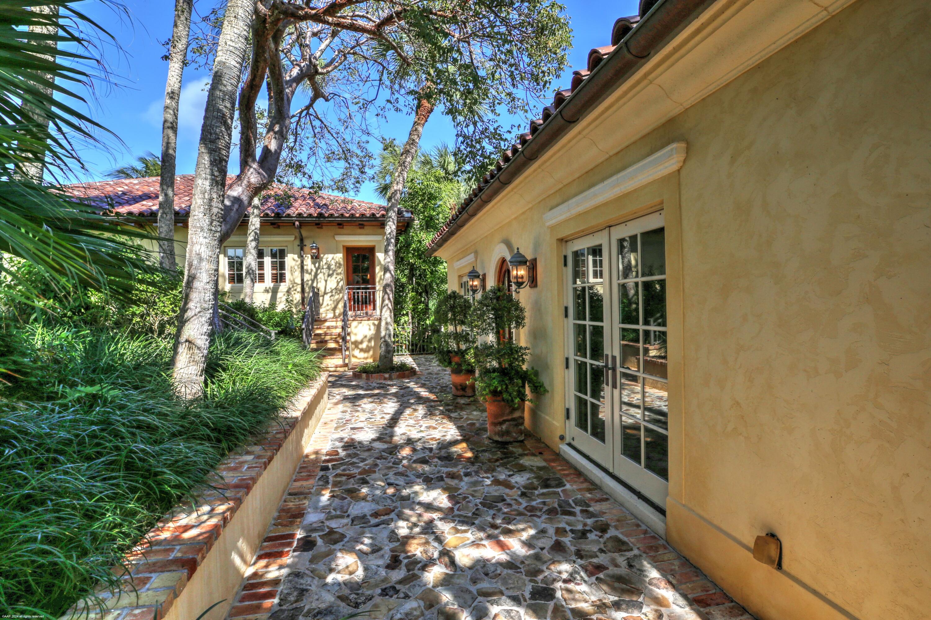 424 South Beach Road Jupiter Island, FL 33455 - Photo 35 of 38 424 South Beach Rd 098