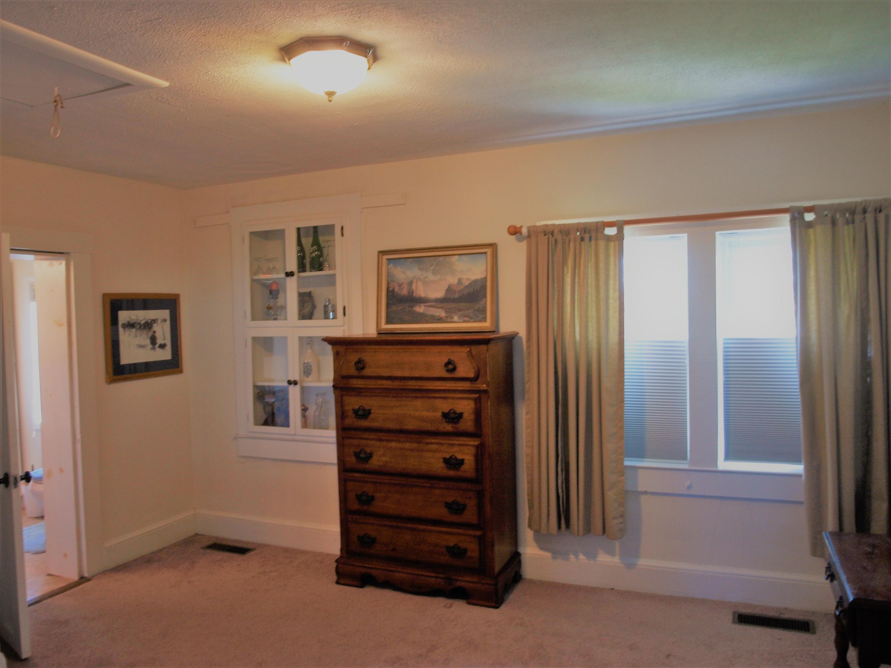 379 Culver Road Limestone, TN 37681 - Photo 5 of 25 002BR 2 with built ins