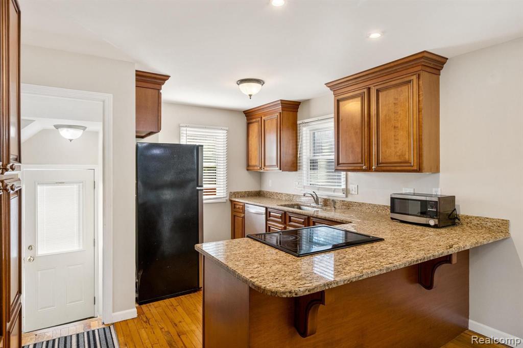 1335 South Troy, MI 48098 - Photo 5 of 40
