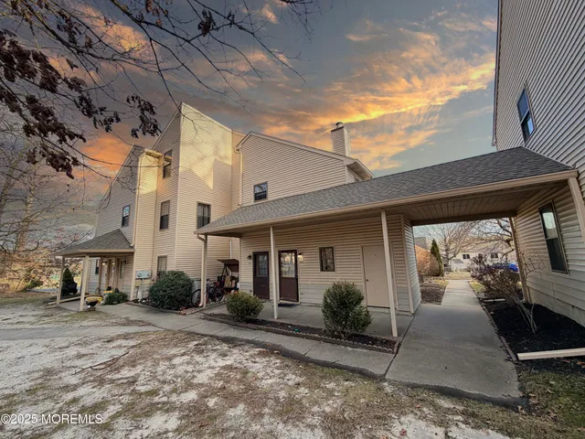 a view of a house with backyard and porch
