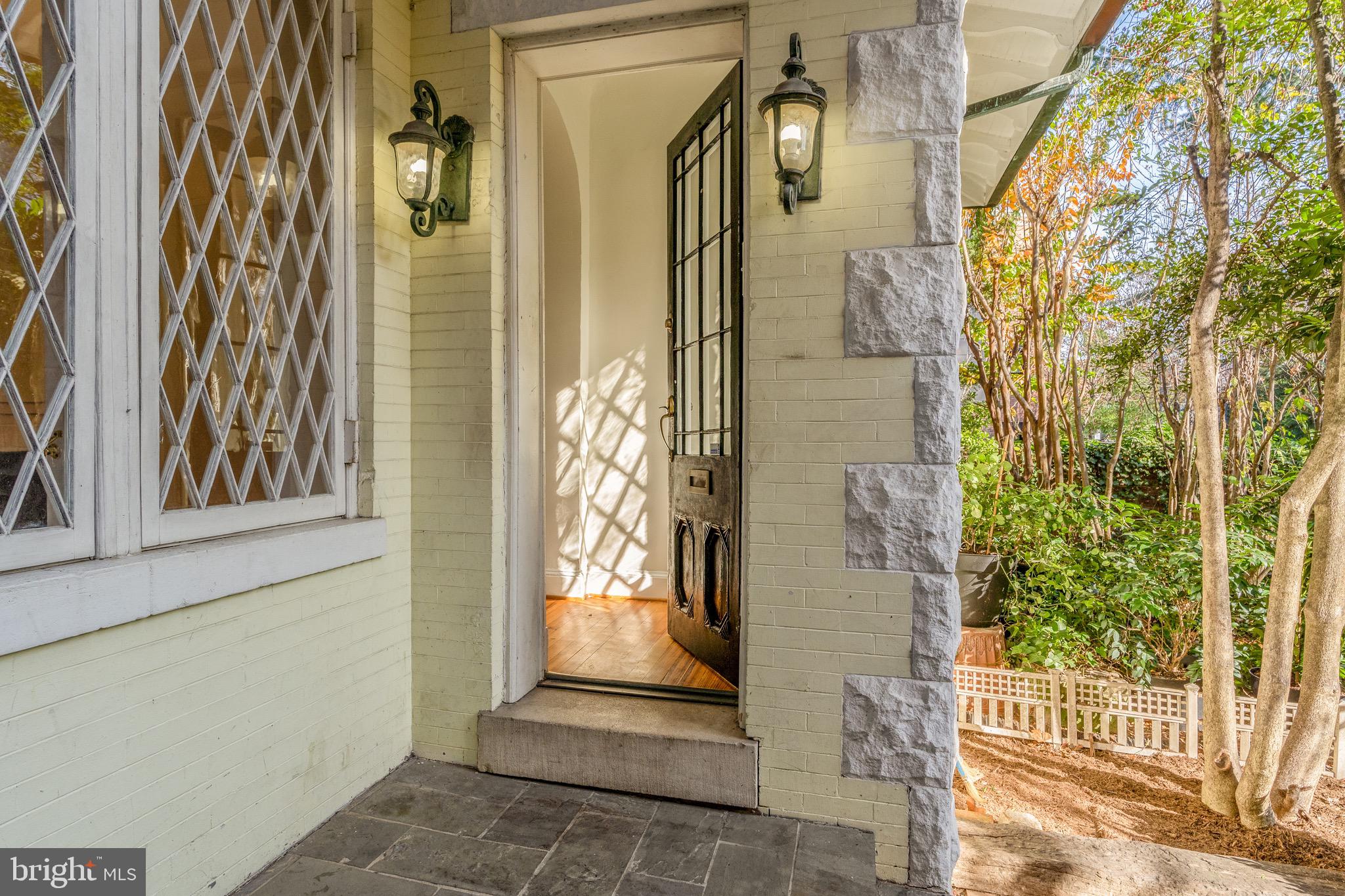 3317 R Street Northwest Washington, DC 20007 - Photo 2 of 48 Entry