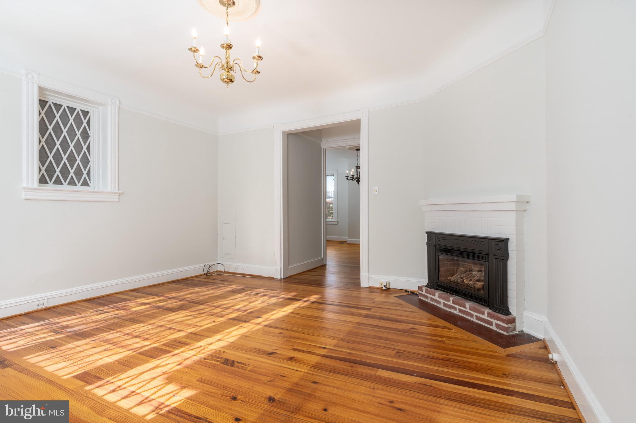 3317 R Street Northwest Washington, DC 20007 - Photo 4 of 48 Living room