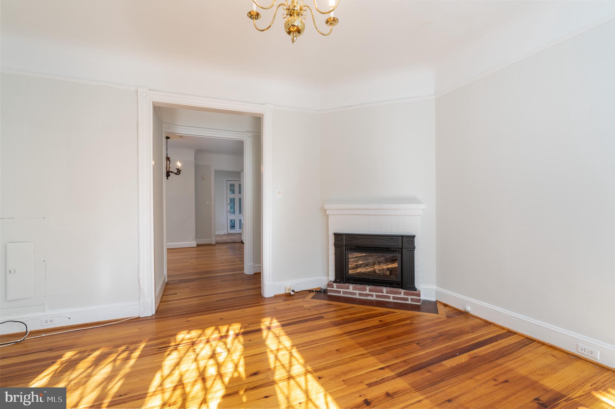 3317 R Street Northwest Washington, DC 20007 - Photo 5 of 48 Living room