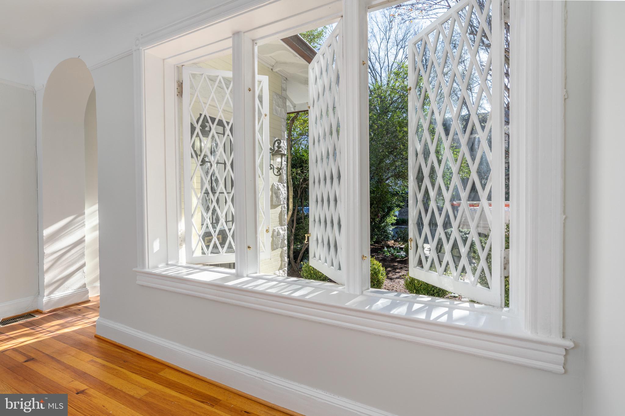 3317 R Street Northwest Washington, DC 20007 - Photo 7 of 48 Living room