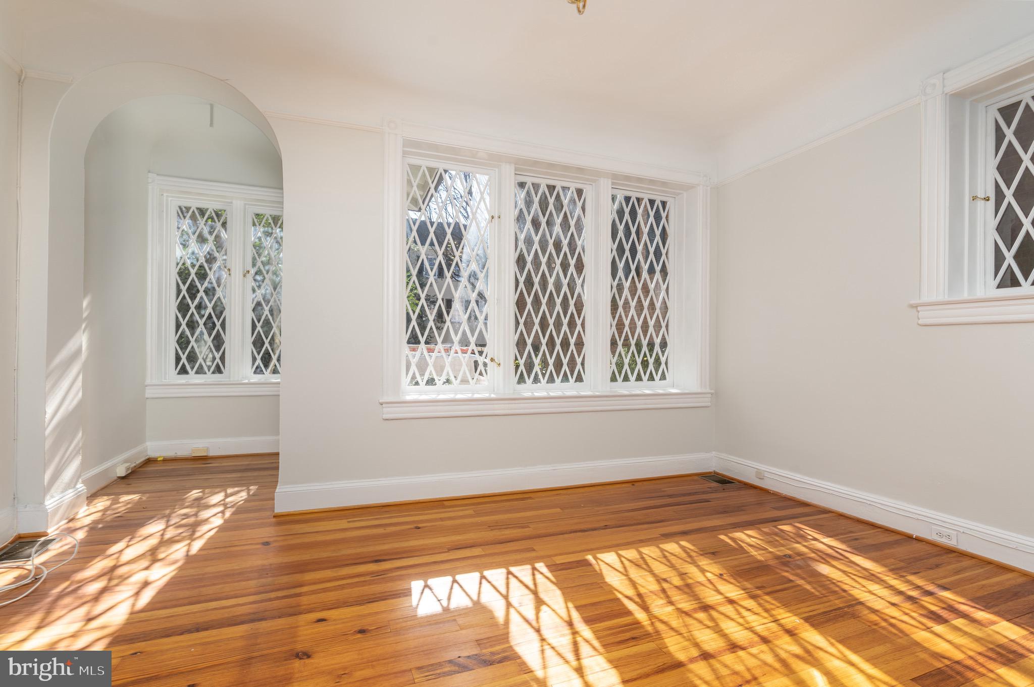 3317 R Street Northwest Washington, DC 20007 - Photo 8 of 48 Living room